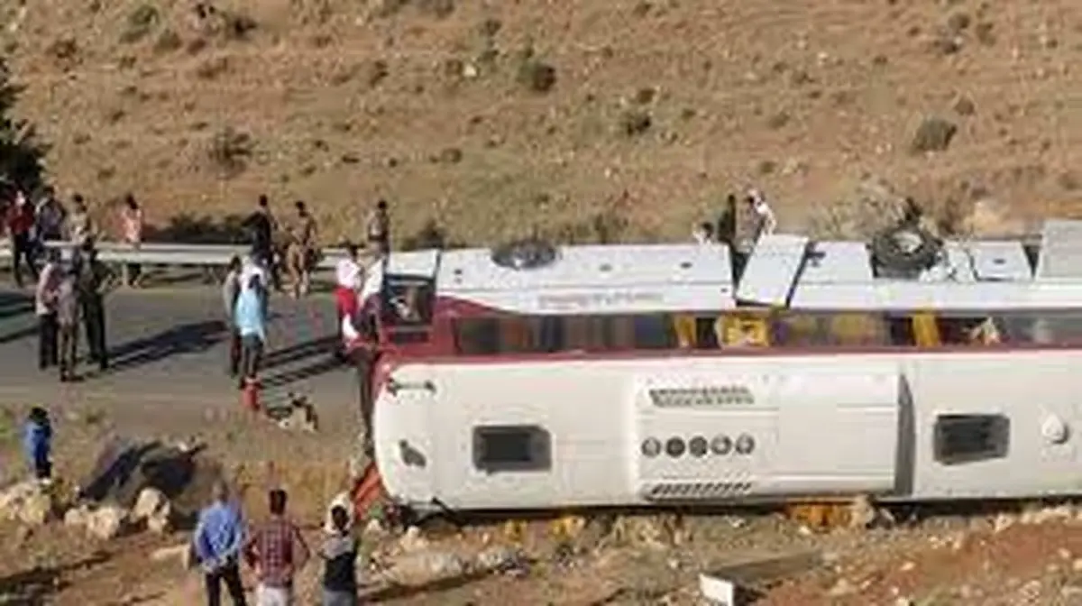راننده اتوبوس حامل خبرنگاران بازداشت شد راننده اتوبوس حامل خبرنگاران بازداشت شد