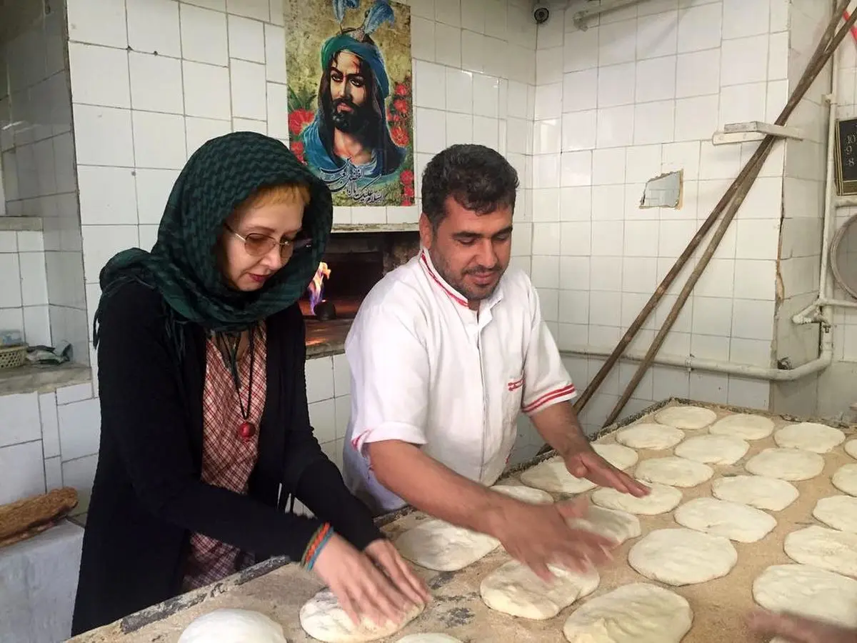کتایون ریاحی نانوایی می کند! کتایون ریاحی نانوایی می کند!