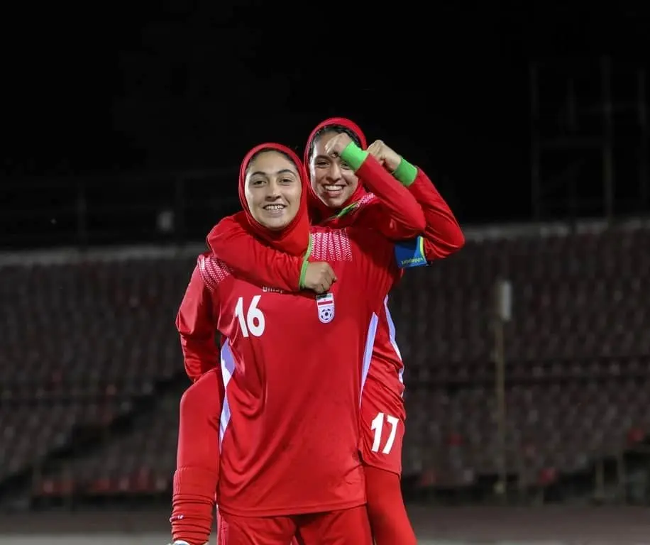 شادی گل دختران ایرانی در شهر دوشنبه (عکس) شادی گل دختران ایرانی در شهر دوشنبه (عکس)