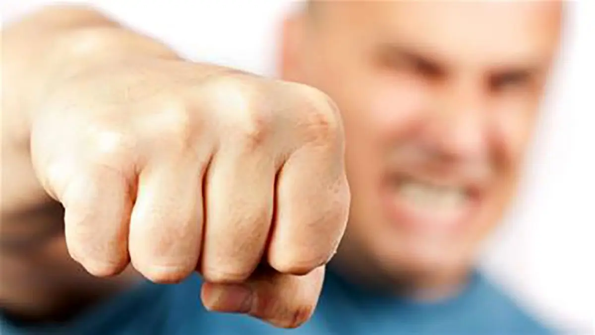 کتک خوردن مجری تلویزیون در مسابقه والیبال + ویدئو کتک خوردن مجری تلویزیون در مسابقه والیبال + ویدئو