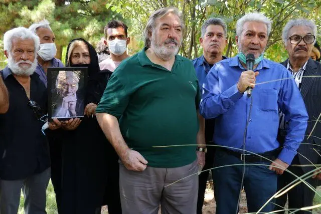 پیکر محمد برسوزیان در جوار احمد آقالو آرام گرفت