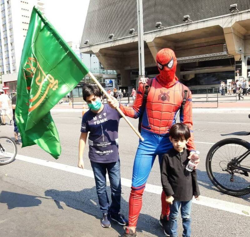 مرد عنکبوتی در مراسم امام حسین