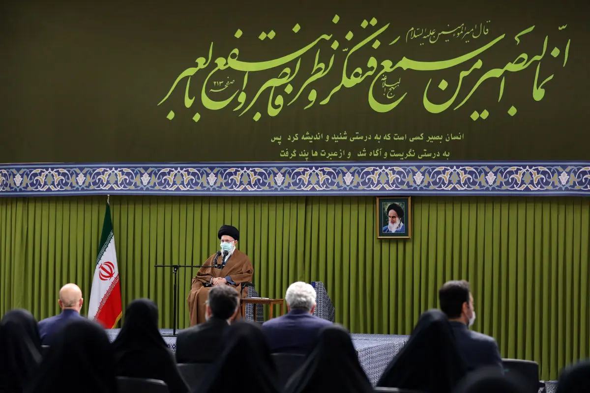 آمریکا روز به روز ضعیفتر شده است | از مسئولان، کار جدی و واقعی مطالبه کنید آمریکا روز به روز ضعیفتر شده است | از مسئولان، کار جدی و واقعی مطالبه کنید