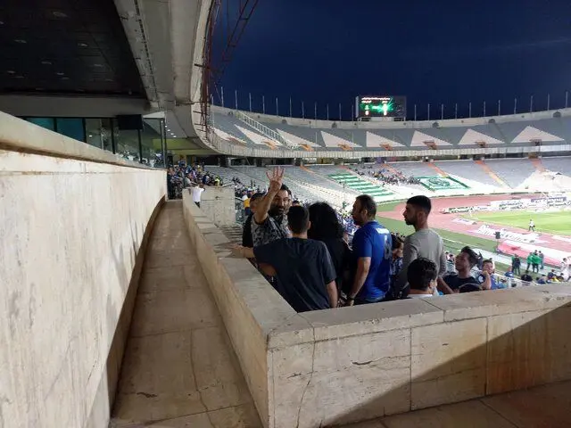 حضور هادیحجازیفر در آزادی | تشویق ویژه هواداران برای وریا غفوری حضور هادیحجازیفر در آزادی/ تشویق ویژه هواداران برای کاپیتان آبیها