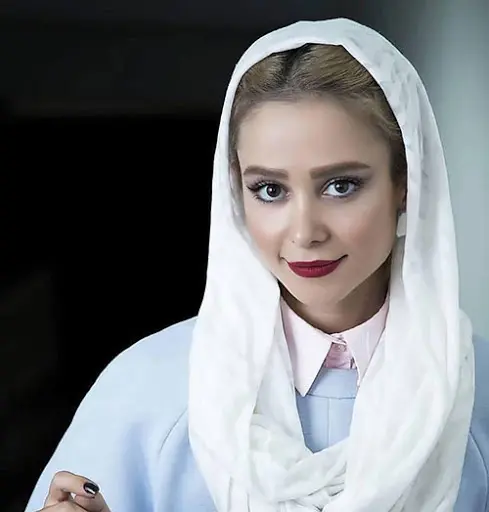 الناز حبیبی در کنار فوتبالیست معروف الناز حبیبی