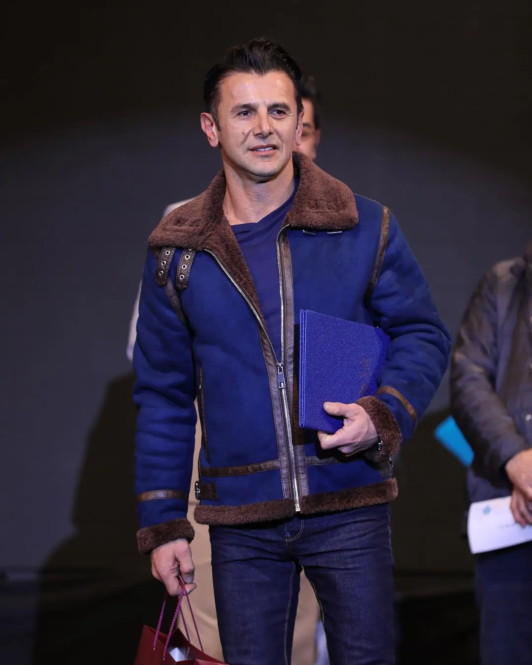 امین حیایی در ماشین فوق لاکچری اش امین حیایی