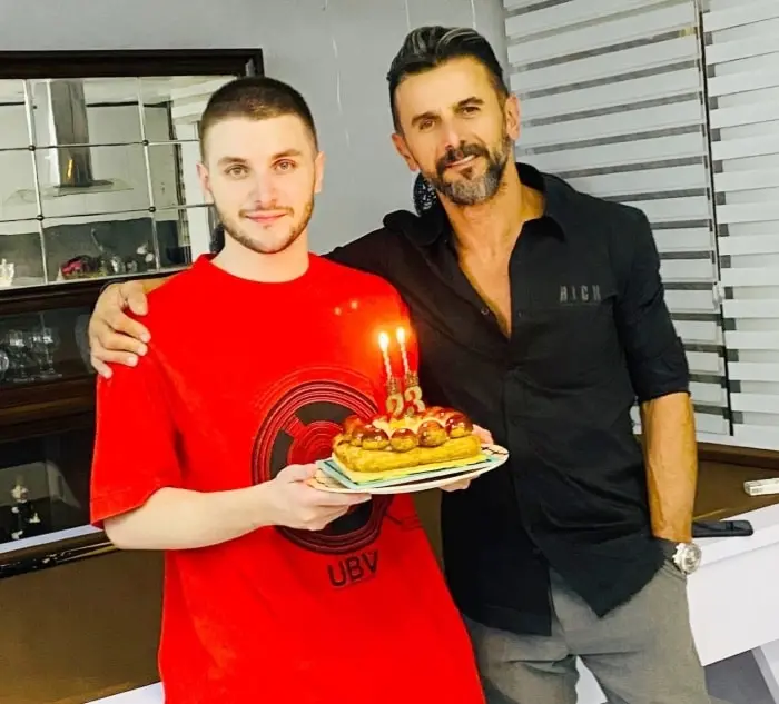 امین حیایی در ماشین فوق لاکچری اش امین حیایی