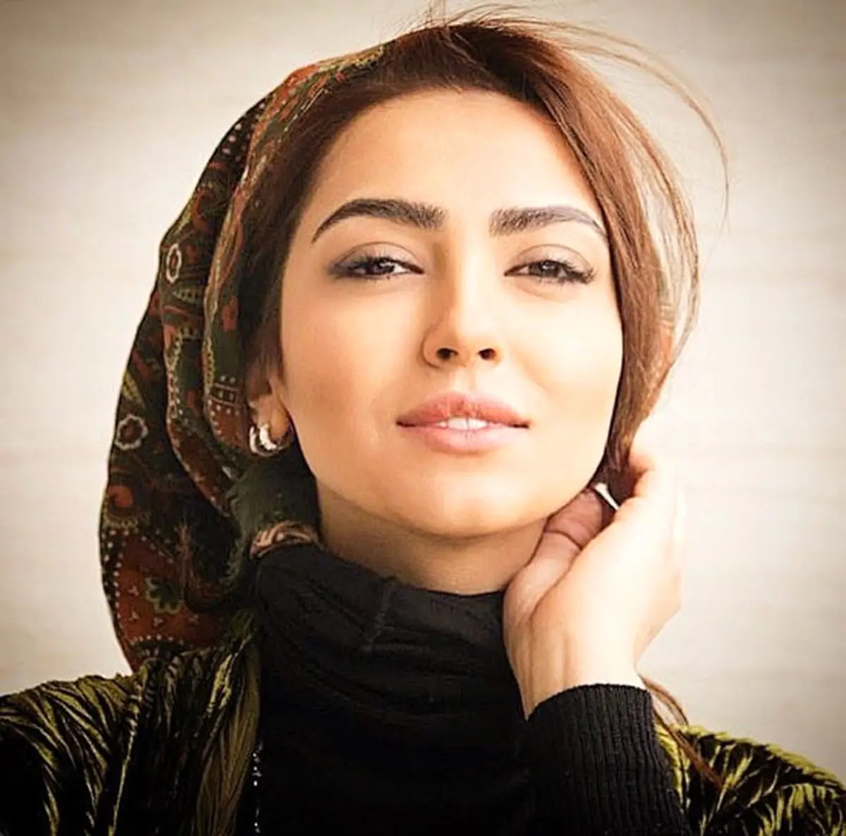 مونا کرمی ازدواجش را علنی کرد | حلقه عجیب و میلیاردی مونا کرمی همه رو میخکوب کرد