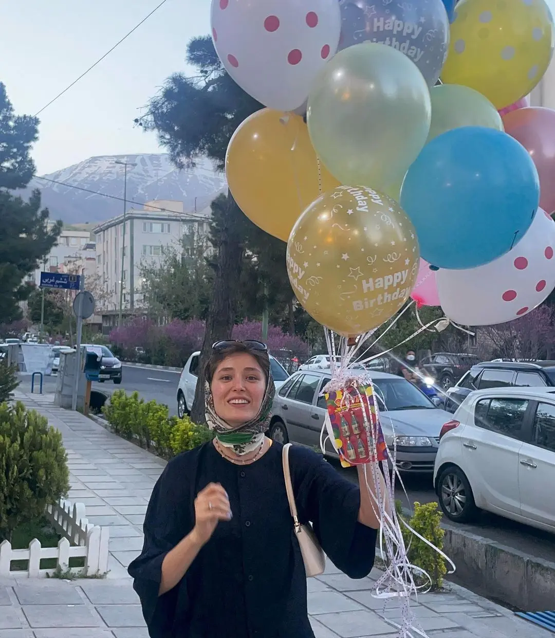 تولد لاکچری فرشته حسینی در خیابان همه رو خیره کرد | ذوق زدگی فرشته حسینی از کادو عجیبش فرشته حسینی