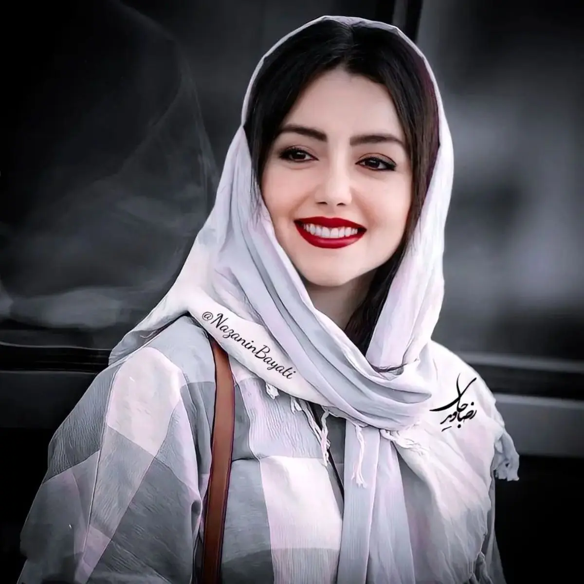 نازنین بیاتی با انتشار این عکس نامزدی اش را اعلام کرد | حلقه خاص و لاکچری نازنین بیاتی حسابی سر و صدا کرد! + عکس نازنین بیاتی با انتشار این عکس نامزدی اش را اعلام کرد | حلقه خاص و لاکچری نازنین بیاتی حسابی سر و صدا کرد! + عکس