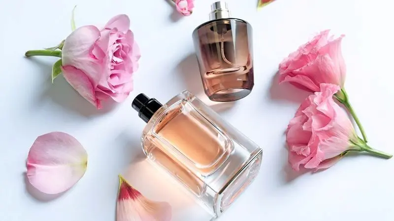 خرید عطر مناسب سن؛ راهکاری برای جذابیت بیشتر 2