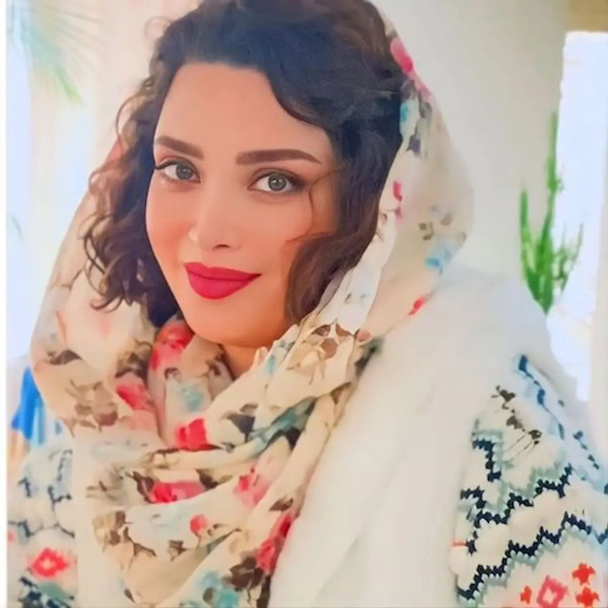 بهنوش طباطبایی به استقبال بهار رفت | بهنوش طباطبایی با این استایل چه کرد! بهنوش طباطبایی