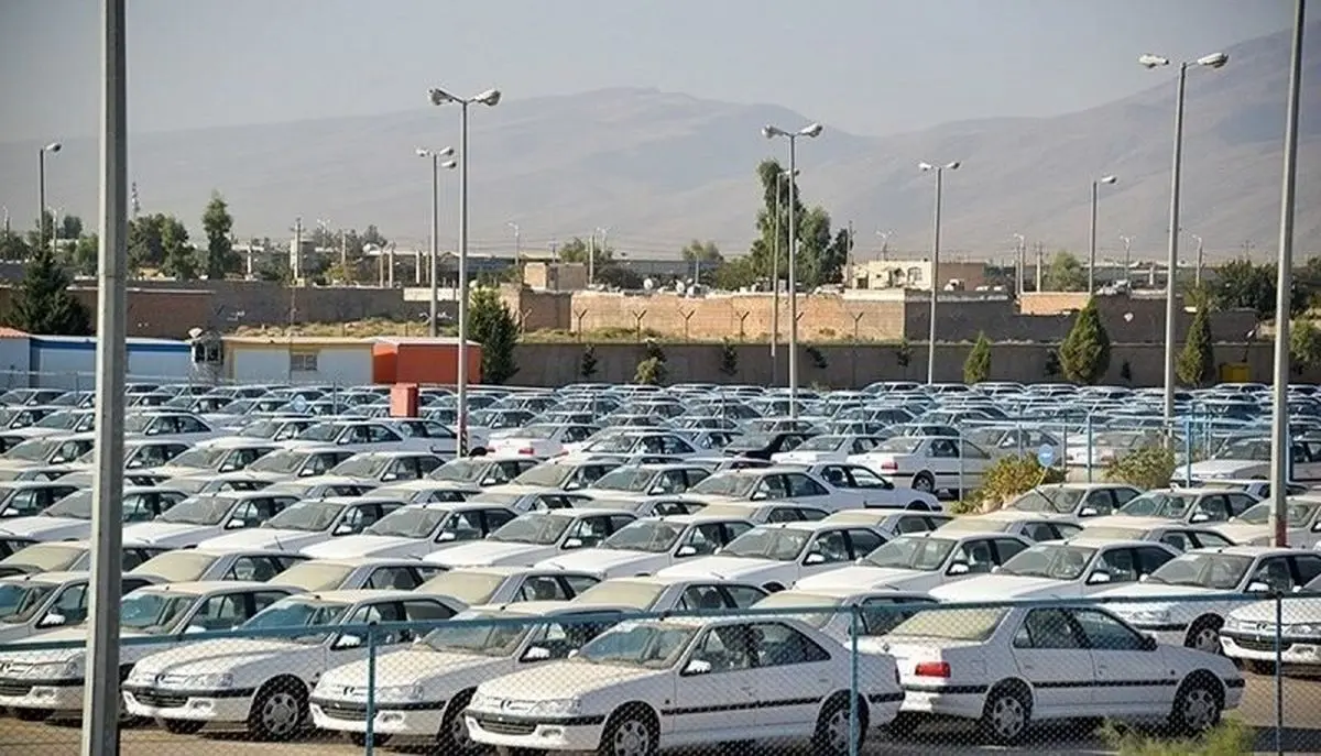 قیمت خودرو کمر فروشندگان هم شکست! | فورمولی باعث خروج زیاندهی فروشندگان خودرو می شود