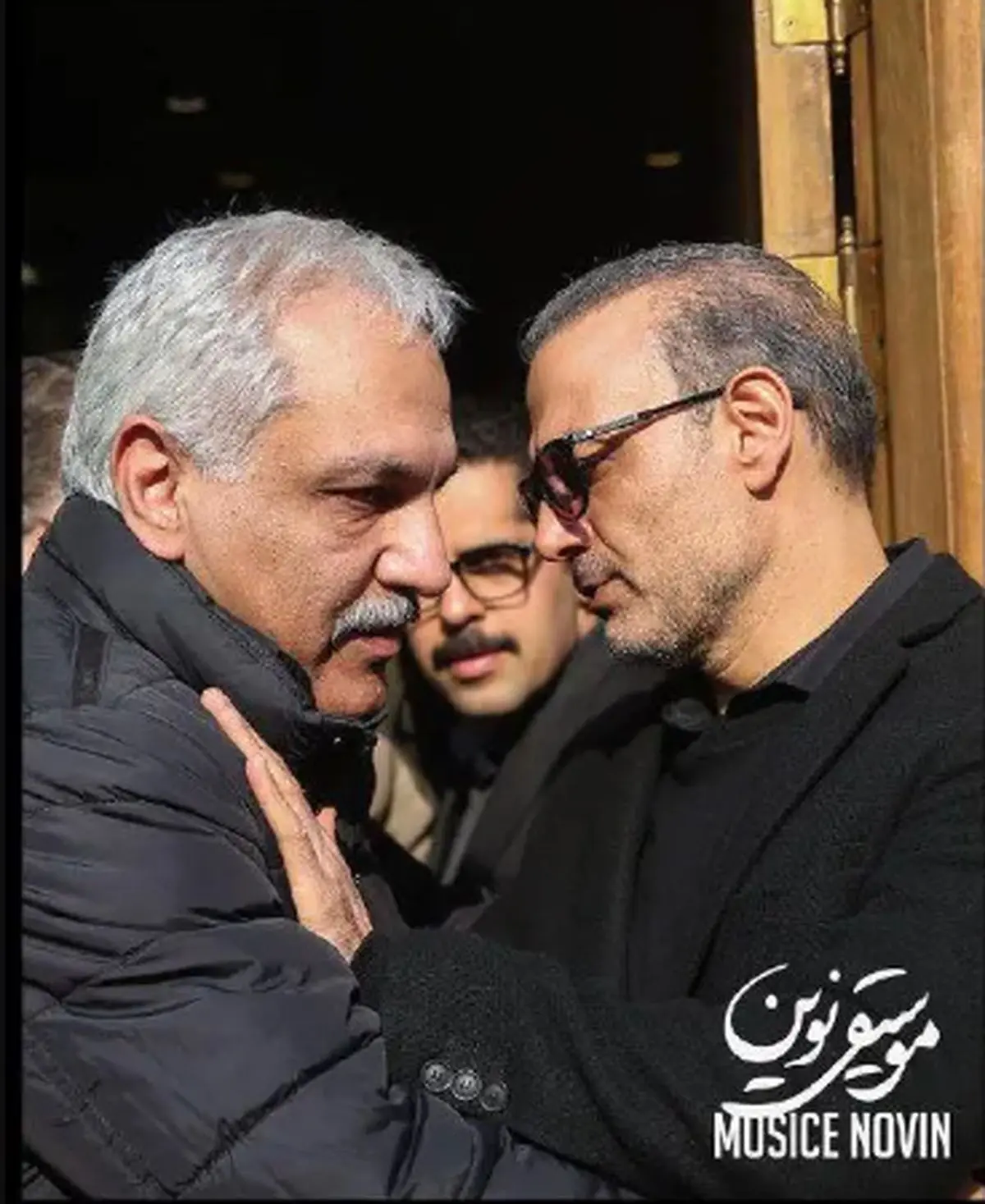 اشک های مهران مدیری در مراسم ختم همسر علیرضا قرانی | مهران مدیری هم سیاه پوش شد! اشک های مهران مدیری در مراسم ختم همسر علیرضا قرانی | مهران مدیری هم سیاه پوش شد!