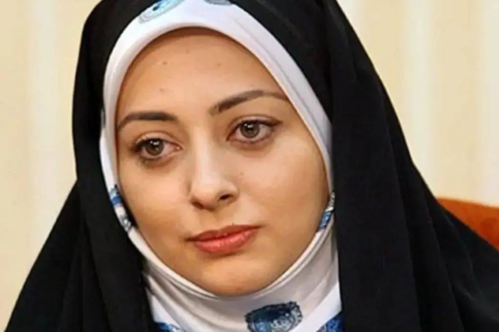 نفیسه روشن با آخوند ازدواج کرد؟ | نفیسه روشن هم مذهبی چادری شد نفیسه روشن