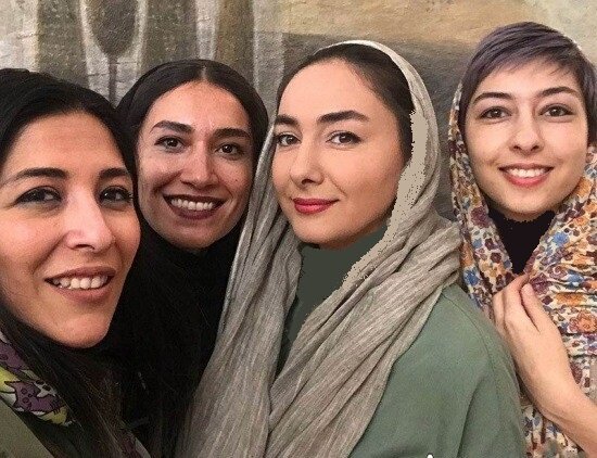 بازگشت هانیه توسلی به خونه پدری بعد طلاقش | استایل خاص و شیک خواهر های توسلی سر سفره هفت سین! هانیه توسلی