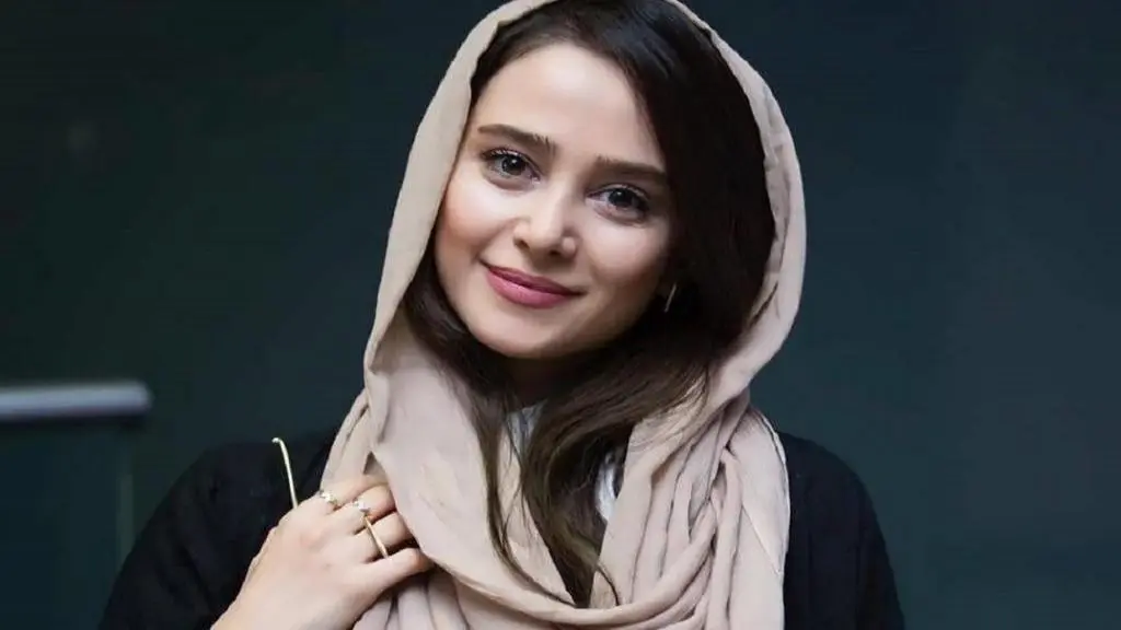 الناز حبیبی 