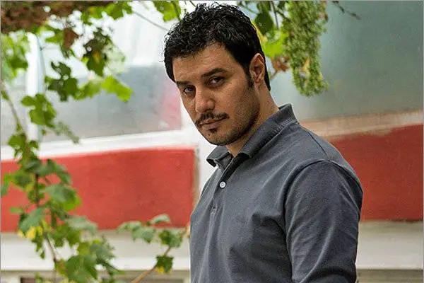 جواد عزتی