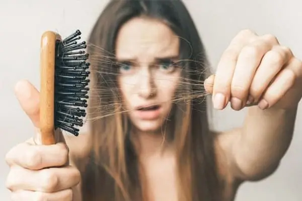 ۷ ویتامین برای جلوگیری از ریزش مو | بایدها و نبایدهای داشتن موهای سالم ریزش مو