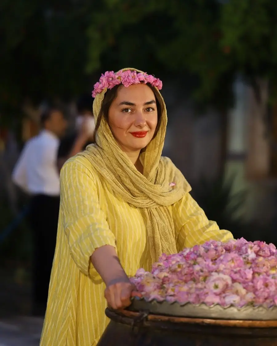 مانتو چروکیده هانیه توسلی تو جشنواره دردسر ساخت | خانم بازیگر زحمت اتو کشیدن هم به خودش نمیده! + عکس هانیه توسلی