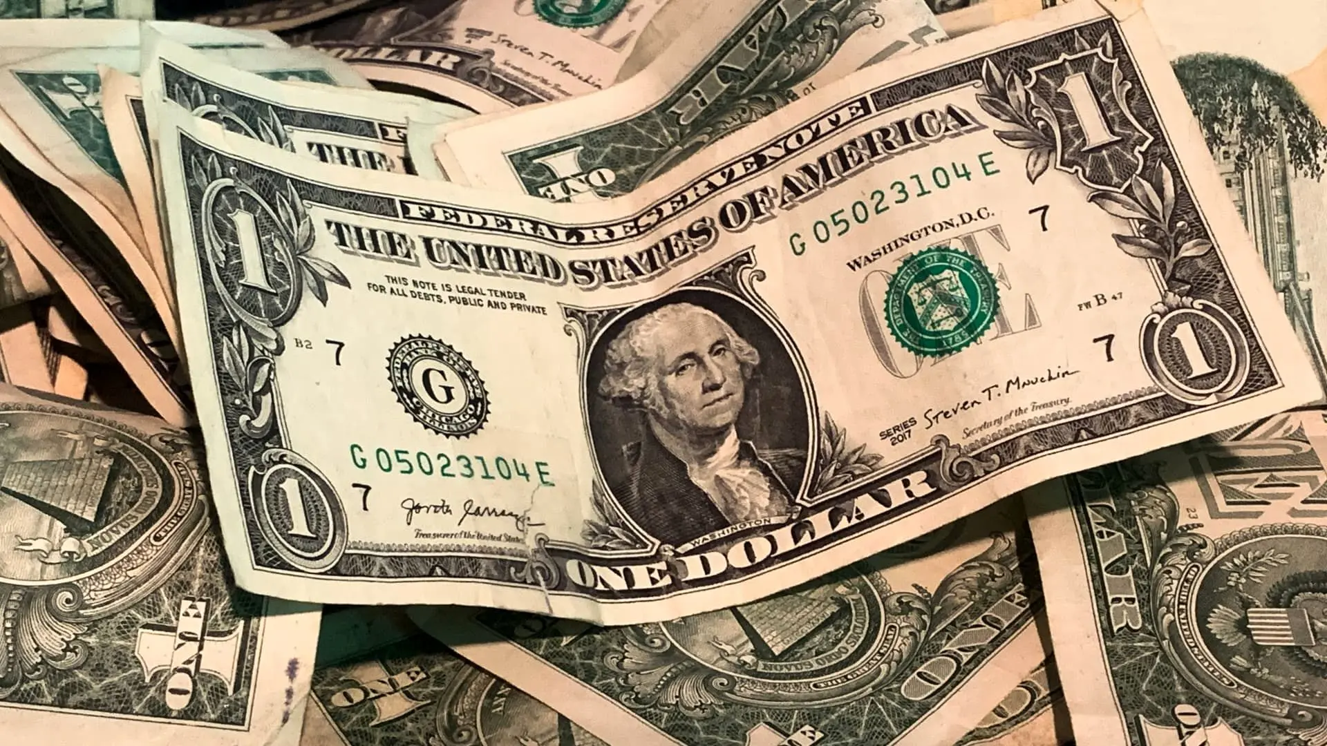 قیمت دلارامروز ۶ خرداد ۱۴۰۳ | دلار ۲۵۰۰ تومان ارزان شد! قیمت دلار و طلا