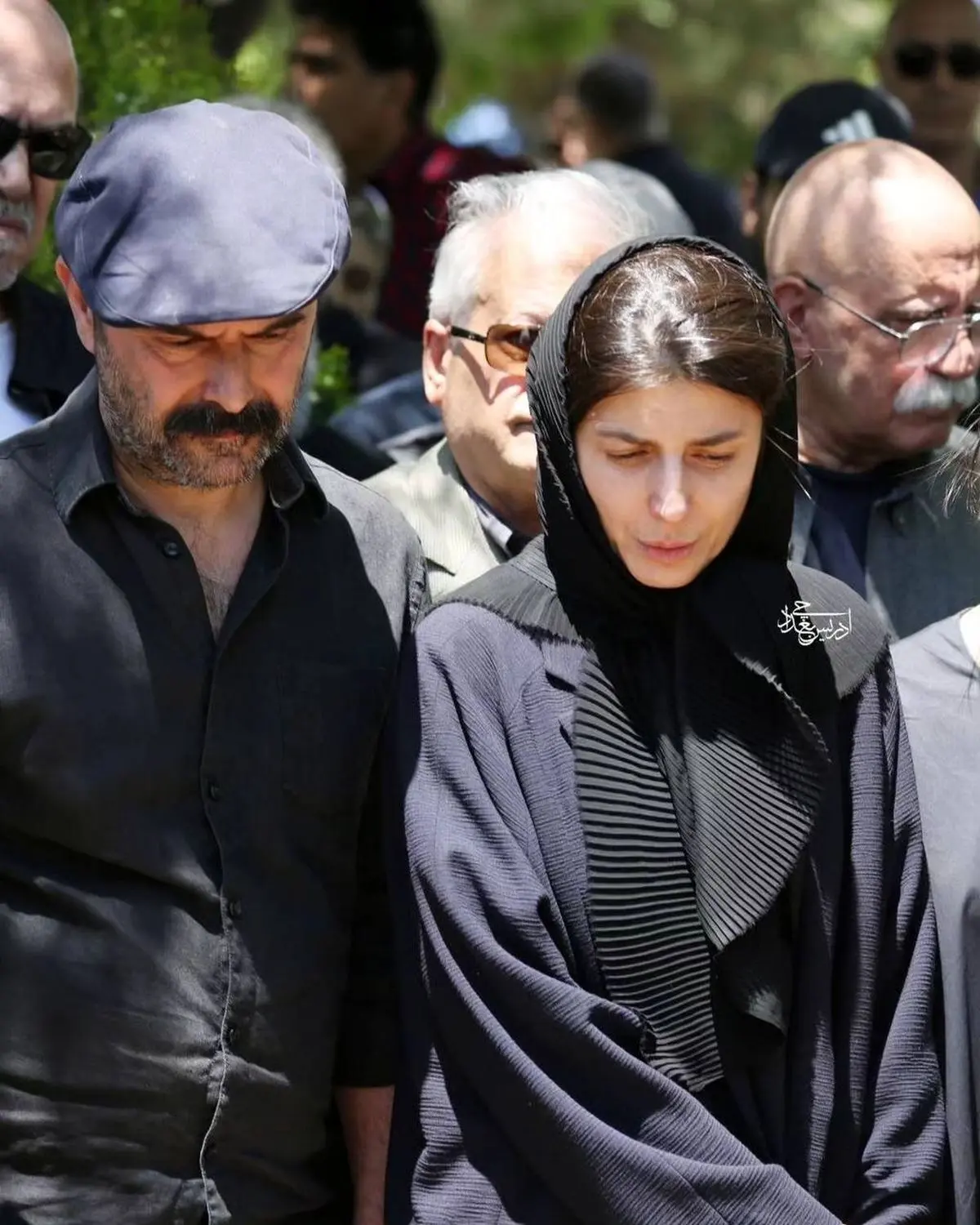 حضور هنرمندان و بازیگران در مراسم تشییع مادر لیلا حاتمی | بی قراری های لیلا حاتمی و آخرین دیدار او با مادرش! حضور هنرمندان و بازیگران در مراسم تشییع مادر لیلا حاتمی | بی قراری های لیلا حاتمی و آخرین دیدار او با مادرش!