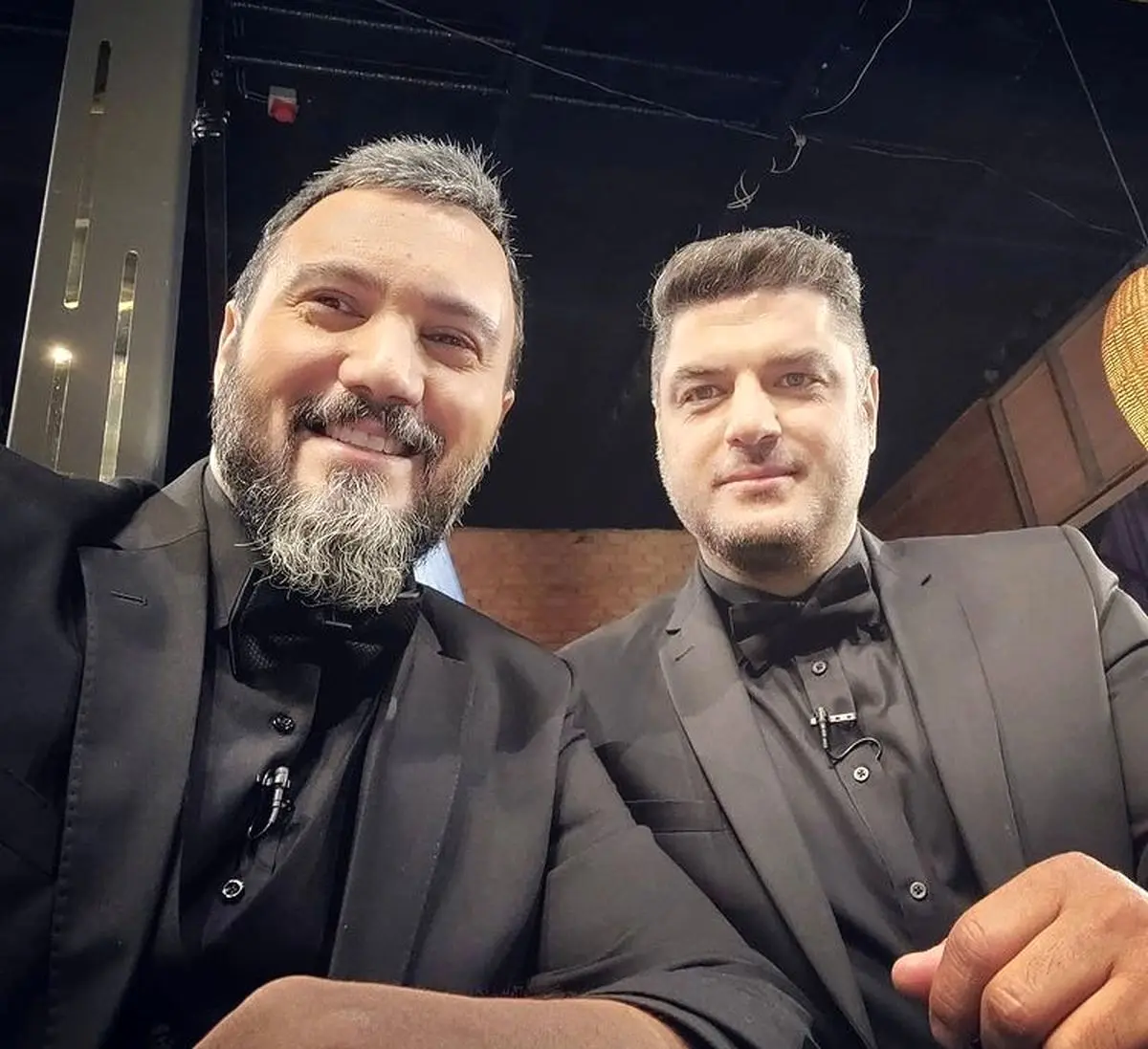 پست جالب و جنجالی کامبیز دیرباز با برد پرسپولیس! | کامبیز دیرباز یک پرسپولیسی دو آتیشه