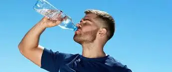 چه کنیم تا سنگ کلیه نگیریم؟ | درمان سنگ کلیه آب نوشیدنی