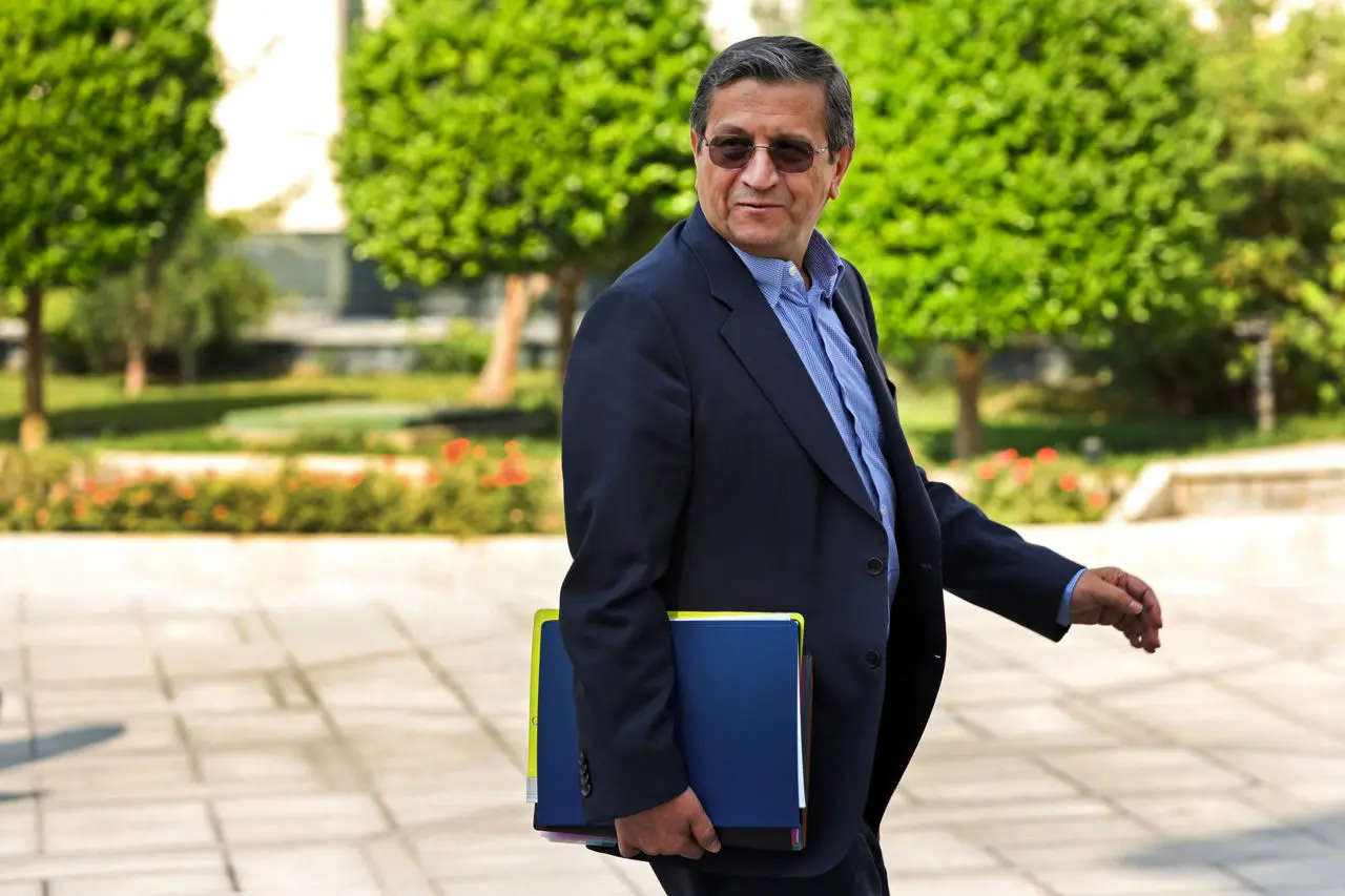 اولین اظهارات همتی به عنوان رئیس جدید بانک مرکزی: ارز ترجیحی حذف خواهد شد اولین اظهارات همتی به عنوان رئیس جدید بانک مرکزی: ارز ترجیحی حذف خواهد شد