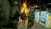 بازداشت دهها فلسطینی در حملات صهیونیستها به کرانه باختری بازداشت دهها فلسطینی در حملات صهیونیستها به کرانه باختری