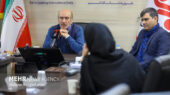 تفکری در حال کوبیدن تلویزیون است؛ مشکل امروز ما نه حجاب است نه رقص! تفکری در حال کوبیدن تلویزیون است؛ مشکل امروز ما نه حجاب است نه رقص!