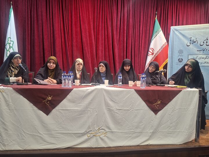 دانشور: مدرسه، مسجد و هیئت مهمترین ظرفیتهای تحول در گفتمان حجابند دانشور: مدرسه، مسجد و هیئت مهمترین ظرفیتهای تحول در گفتمان حجابند
