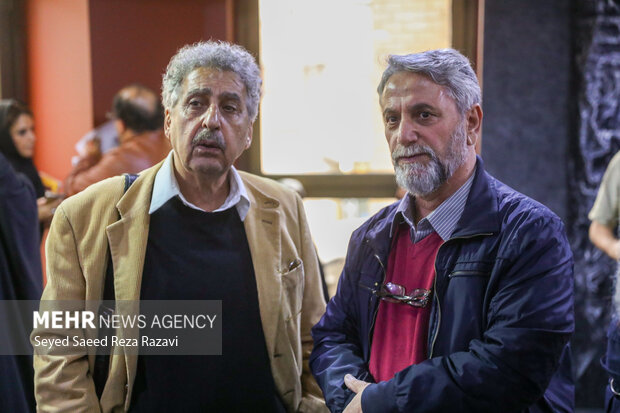 نقاشی که طراح صحنه «پوریای ولی» شد؛ وقتی «نور» امضای بصری هنرمند است نقاشی که طراح صحنه «پوریای ولی» شد؛ وقتی «نور» امضای بصری هنرمند است