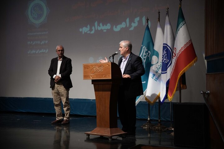 نمایشگاه هنرمندان پیشکسوت تمام شد؛ درخواستی برای بازار هنری پیشکسوتان