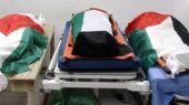 انتقال پیکر ۵۴ شهید فلسطینی به بیمارستانی در غزه