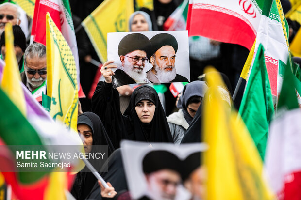 انقلاب ایران؛ عبور از مرزهای وابستگی و حرکت به سمت افق های روشن انقلاب ایران؛ عبور از مرزهای وابستگی و حرکت به سمت افق های روشن