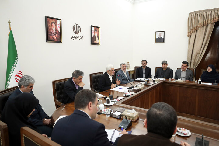 تقدیر عارف از خدمات کادر درمان به مجروحان و حادثهدیدگان دیماه تقدیر عارف از خدمات کادر درمان به مجروحان و حادثهدیدگان دیماه
