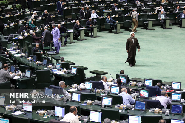 حداقل نرخ عوارض کالاهای آسیبرسان ۲ درصد تعیین شد حداقل نرخ عوارض کالاهای آسیبرسان ۲ درصد تعیین شد