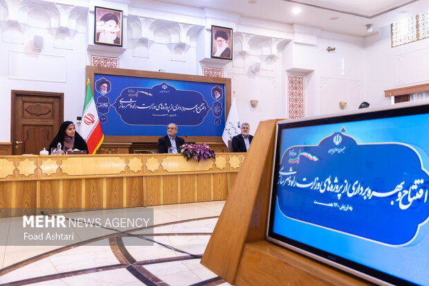 صادق: حجم عملیات باری بنادر کشور از ۲۲۰ میلیون تن عبور کرده است صادق: حجم عملیات باری بنادر کشور از ۲۲۰ میلیون تن عبور کرده است