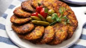 طرز پخت کوکوی مرغ و پیازچه؛ افطاری ساده و مقوی طرز پخت کوکوی مرغ و پیازچه؛ افطاری ساده و مقوی
