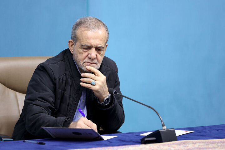 مراسم بهره‌برداری ۷۵۰ مگاوات نیروگاه خورشیدی در سراسر کشور