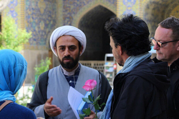 نقش مبلغین، پیش از هر چیز شنیدن از مردم پیش از سخن گفتن است نقش مبلغین، پیش از هر چیز شنیدن از مردم پیش از سخن گفتن است