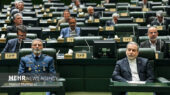 وقتی کاغذ تنها می‌ماند؛ از منچوری تا یک قاب در مجلس