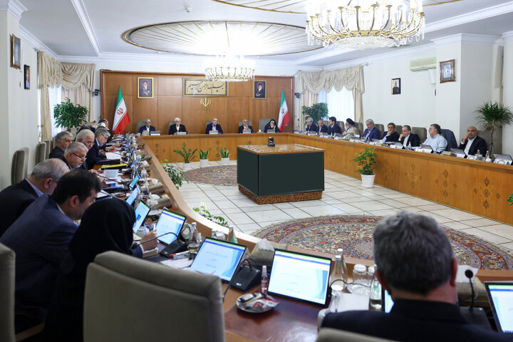 پزشکیان: حضور هنرمندان در صحنه در فضای غبارآلود اخیر قابل تقدیر است پزشکیان: حضور هنرمندان در صحنه در فضای غبارآلود اخیر قابل تقدیر است