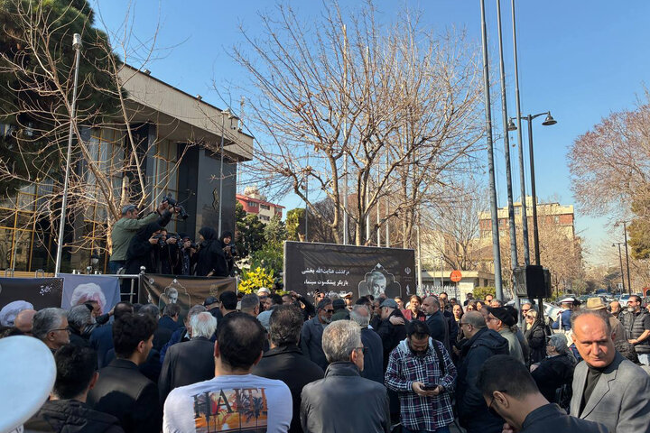 پیکر عنایت بخشی تشییع شد؛ او ژنرال سینما بود پیکر عنایت بخشی تشییع شد؛ او ژنرال سینما بود