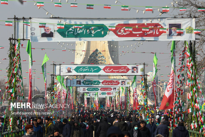 چرا حضور در راهپیمائی ۲۲ بهمن امسال بیش از همیشه اهمیت دارد؟ چرا حضور در راهپیمائی ۲۲ بهمن امسال بیش از همیشه اهمیت دارد؟