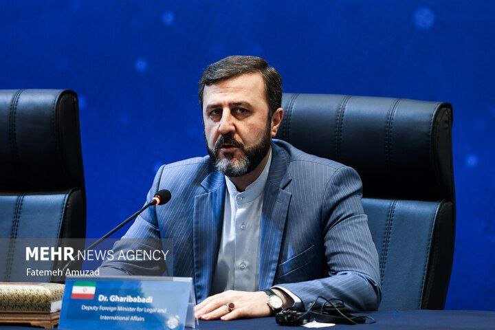 گفتگوی تلفنی غریب آبادی با وزیر سرحدات، اقوام و قبائل افغانستان گفتگوی تلفنی غریب آبادی با وزیر سرحدات، اقوام و قبائل افغانستان