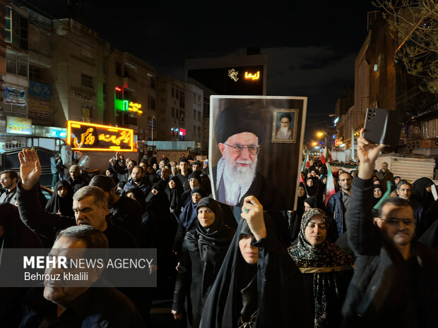 اجتماع باشکوه مردمی در میادین تهران امشب ساعت ۲۰ اجتماع باشکوه مردمی در میادین تهران امشب ساعت ۲۰