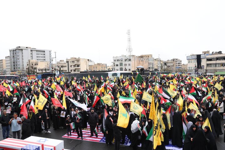 حضور حماسی و پرشور تهرانیها در تاریخیترین روز قدس انقلاب حضور حماسی و پرشور تهرانیها در تاریخیترین روز قدس انقلاب