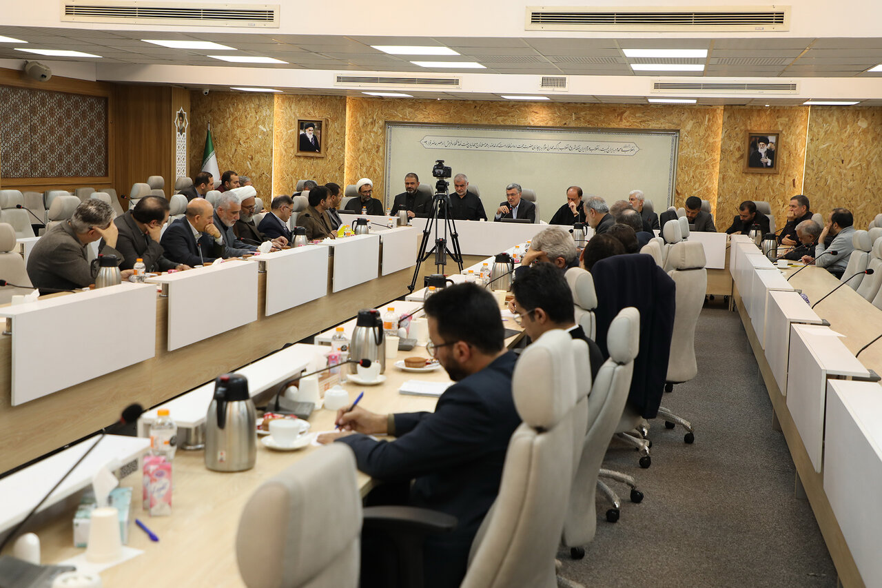 جزئیات نشست جمعی از نمایندگان با وزیر بهداشت؛ تأکید بر کنترل قیمت دارو تأکید بر کنترل قیمت دارو و پیشبینی برای ادامه شرایط جنگی